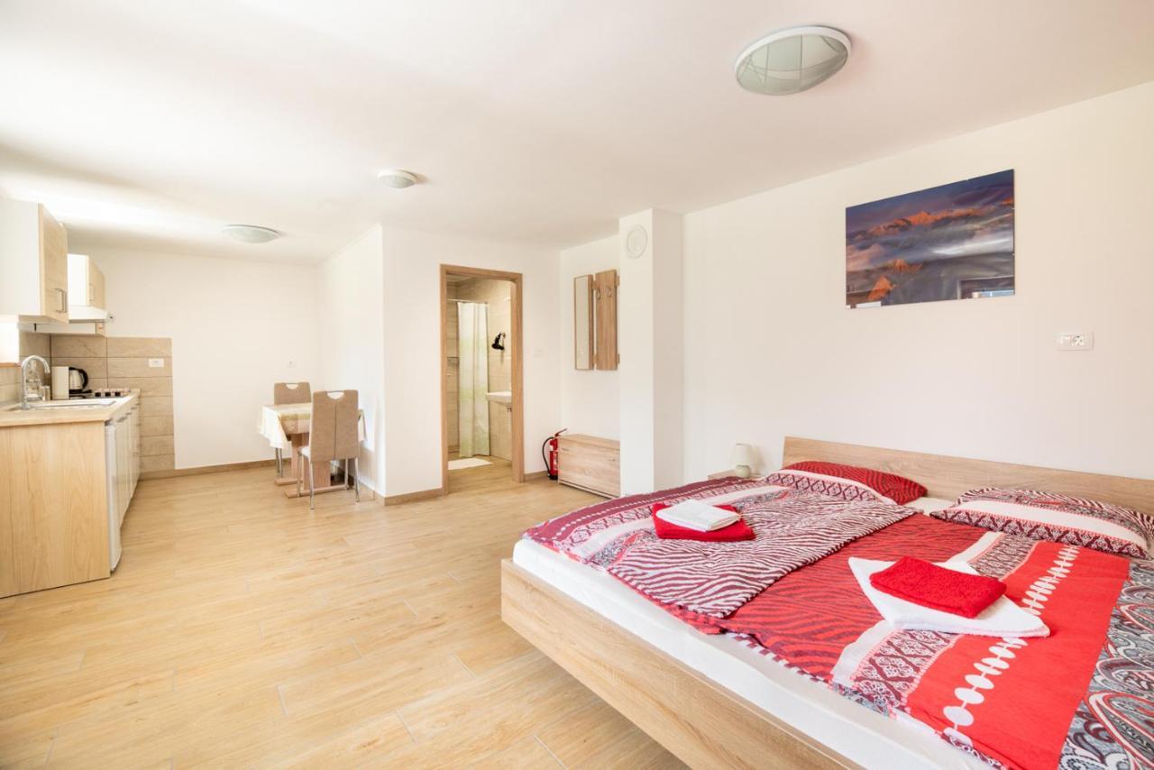 Appartement And Kravanja *